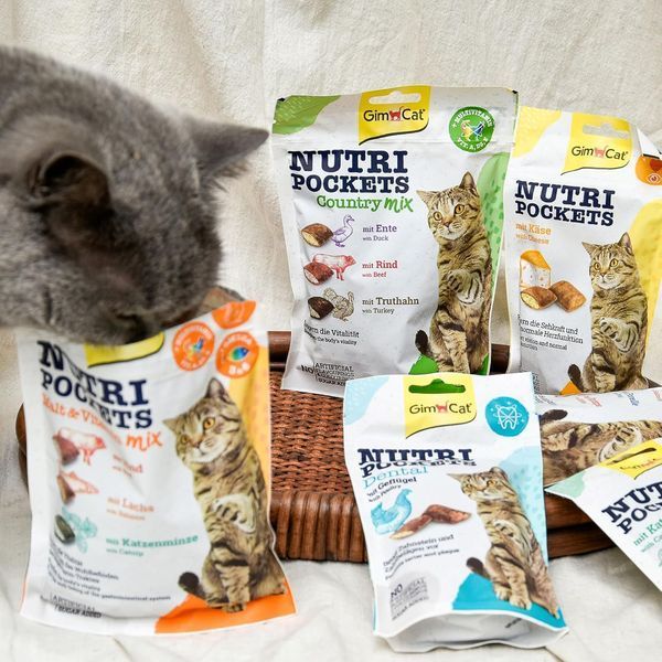 Ласощі для котів GimCat Nutri Pockets Fish + Thunfisch, 60 г &mdash; хрусткі подушечки з тунцем 4002064419626 фото